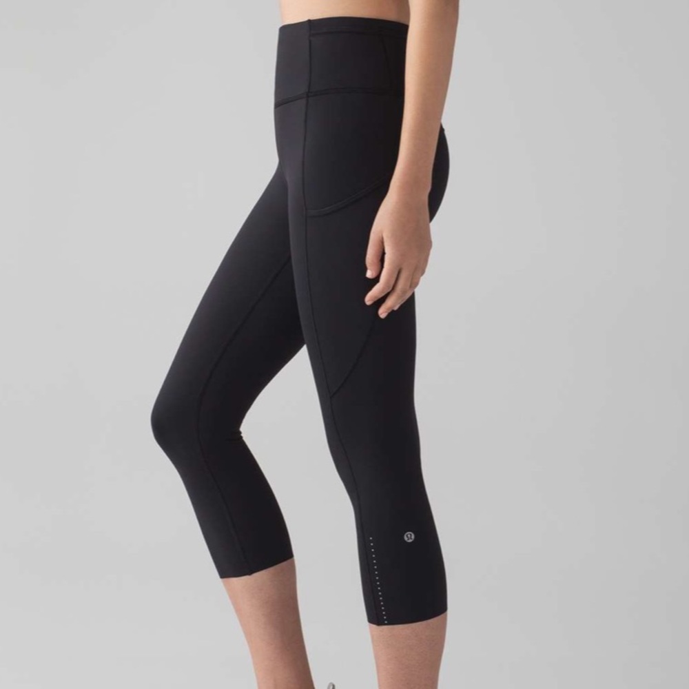 Lululemon Fast & Free Crop II *Nulux 19"
Black